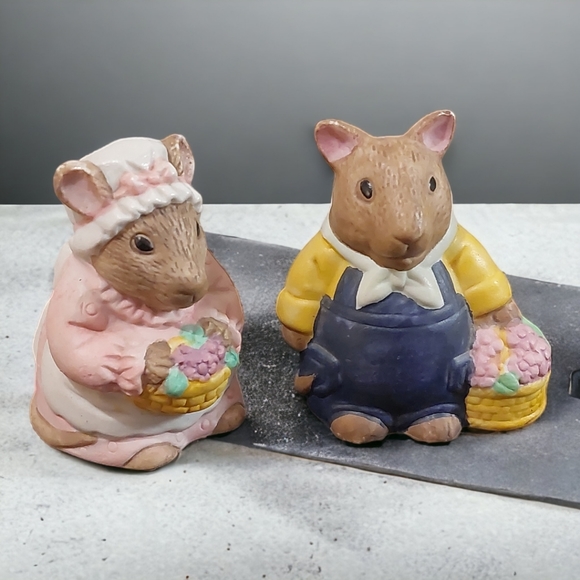 Unknown Other - Salt and Pepper Shakers - Country Mouse Couple